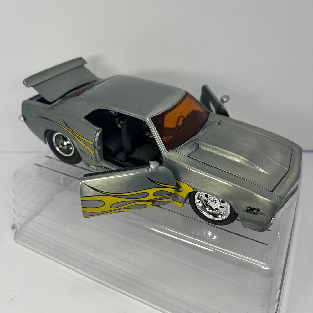 JADA Toys 1969 Chevrolet Camaro Bigtime Muscle Silver Flames 1:24 Scale Diecast